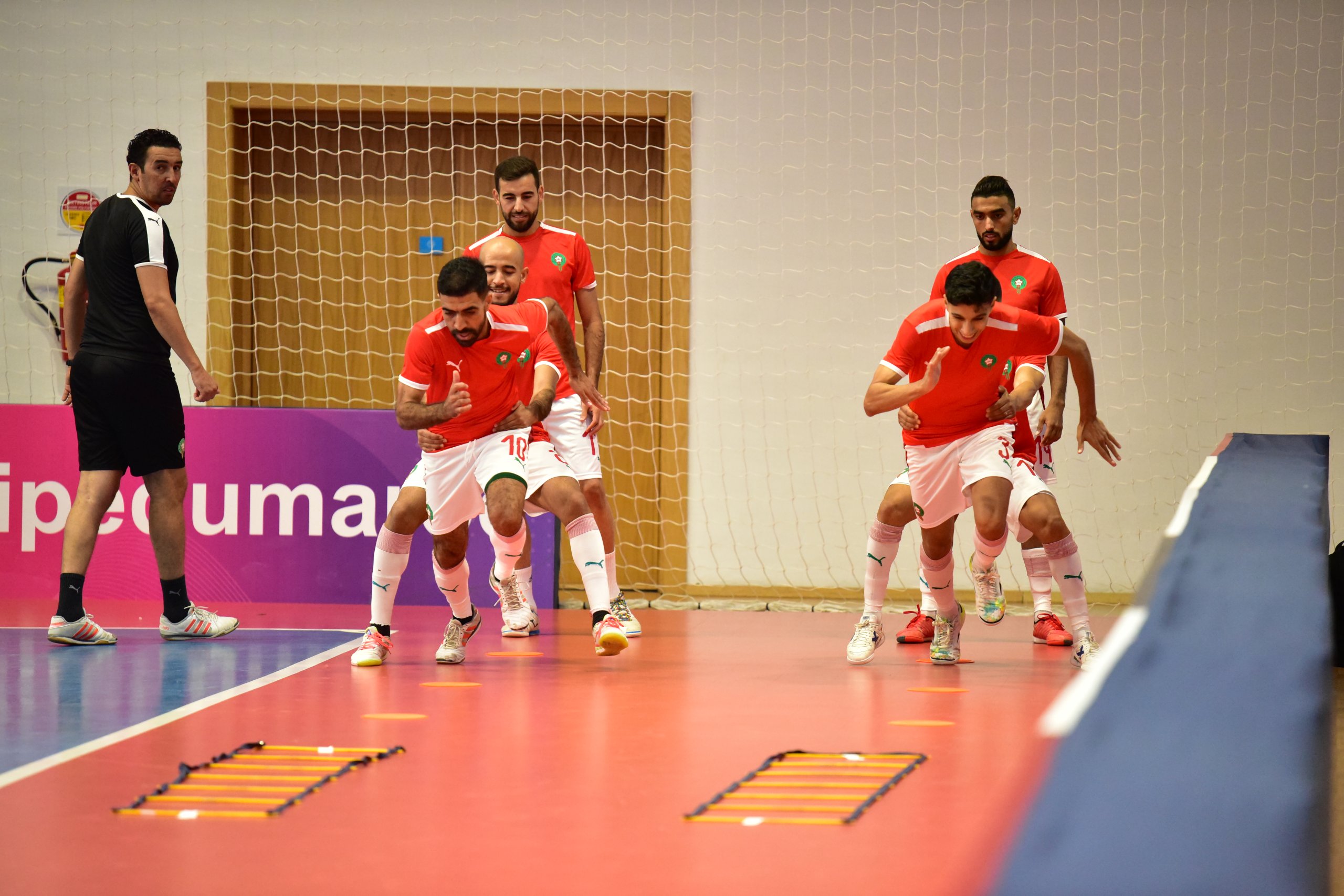 مباراة ودية : تشكيلة المنتخبين المغربي و الدانمارك لكرة القدم داخل القاعة